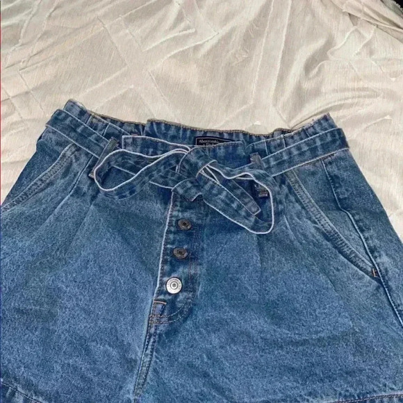 Women’s Abercrombie Natural Rise Shorts - Picture 4 of 7